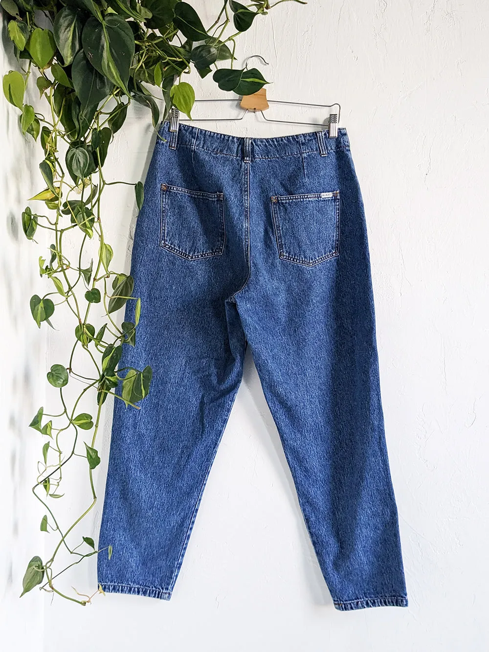 Bill Blass Medium Wash Relaxed Fit Jeans