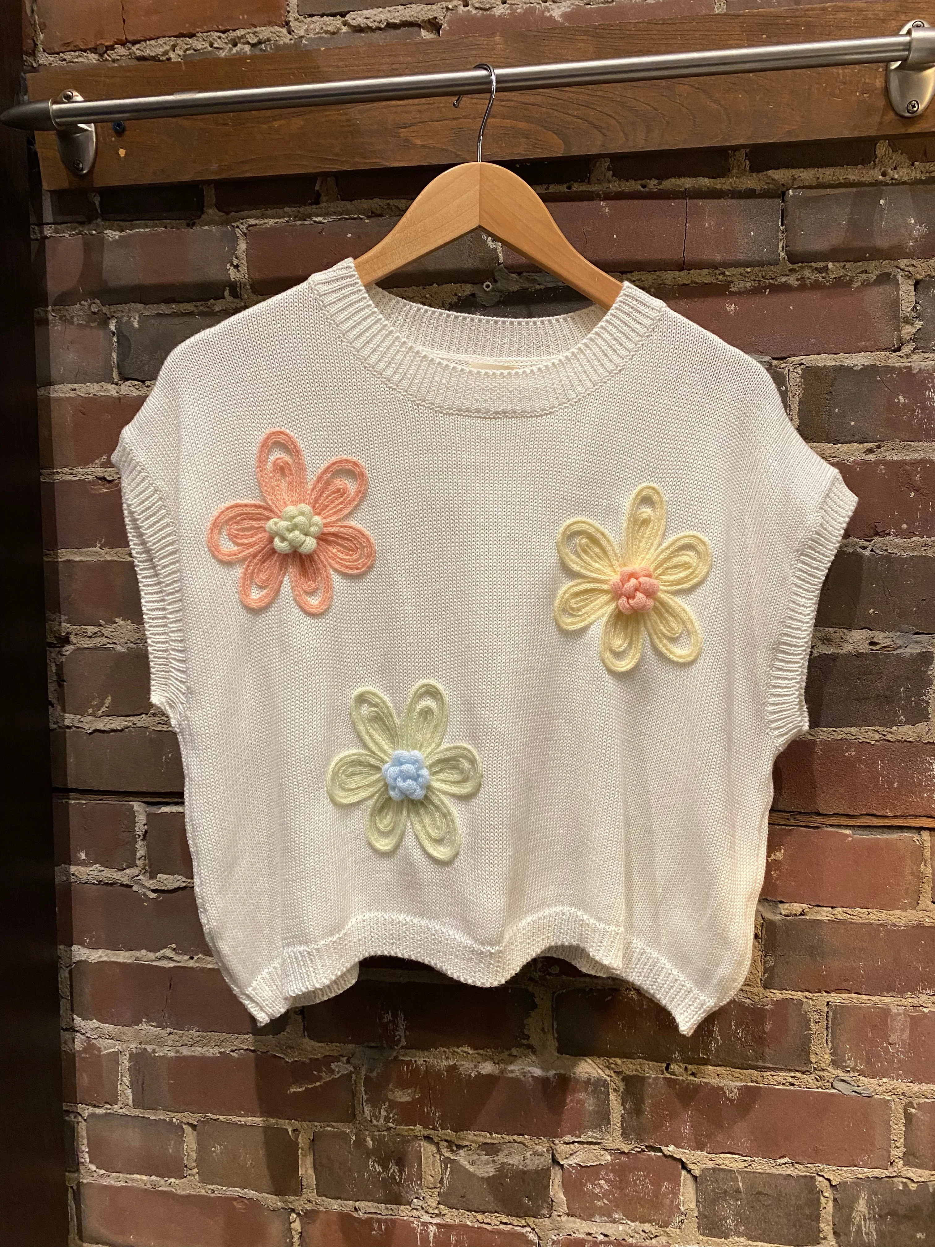 FLORAL APPLIQUE KNIT TANK