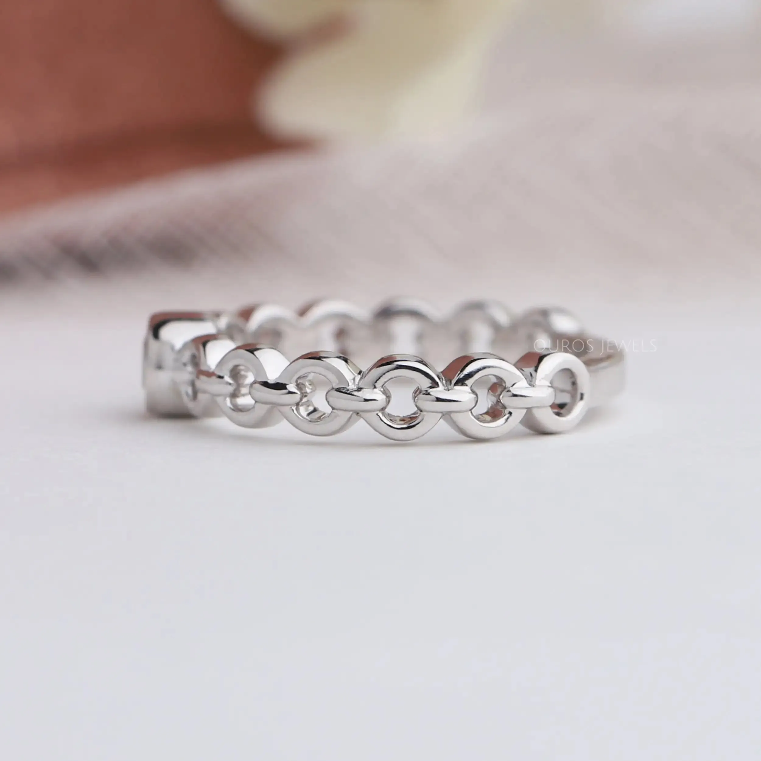 Round Diamond Bezel Set Curb Link Ring