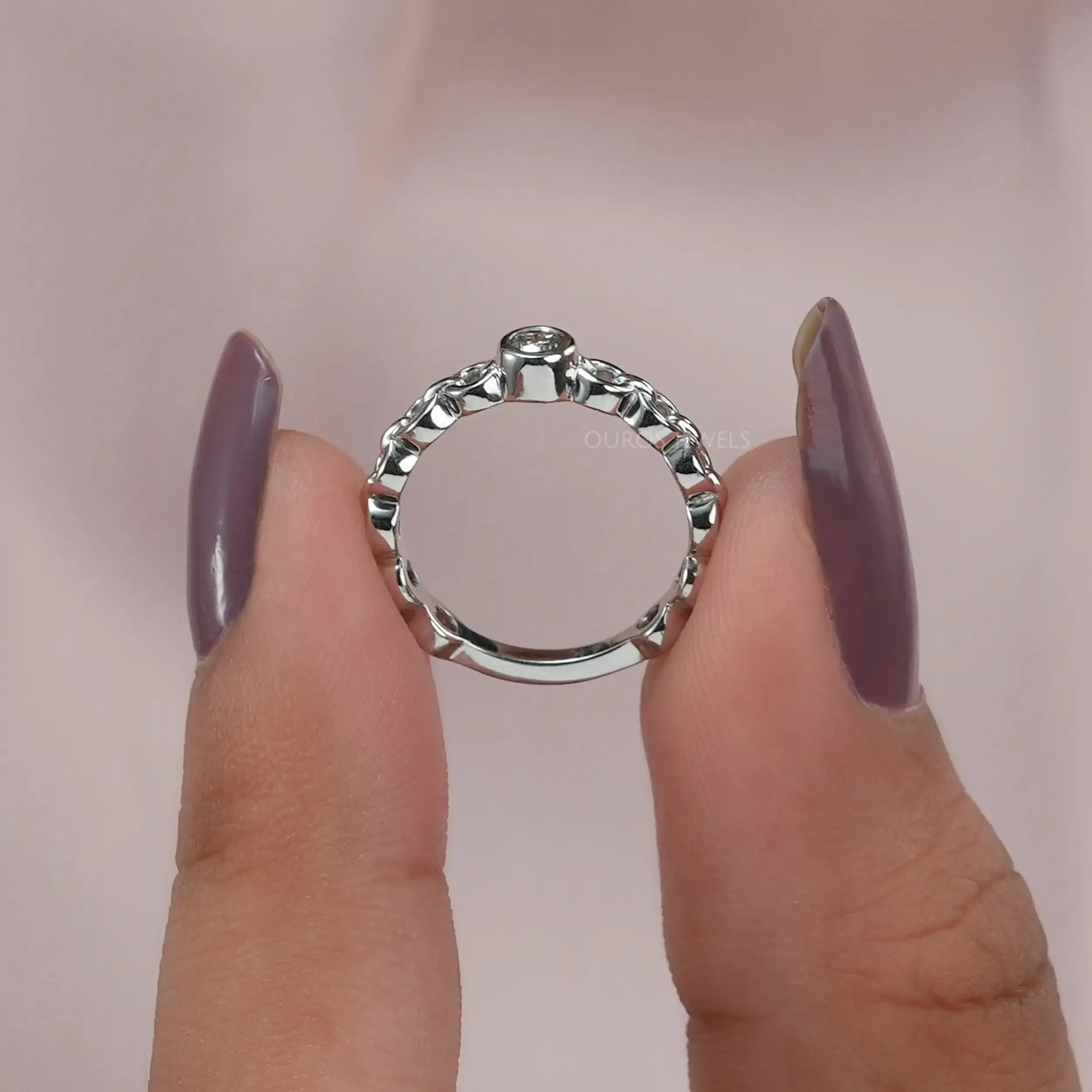 Round Diamond Bezel Set Curb Link Ring