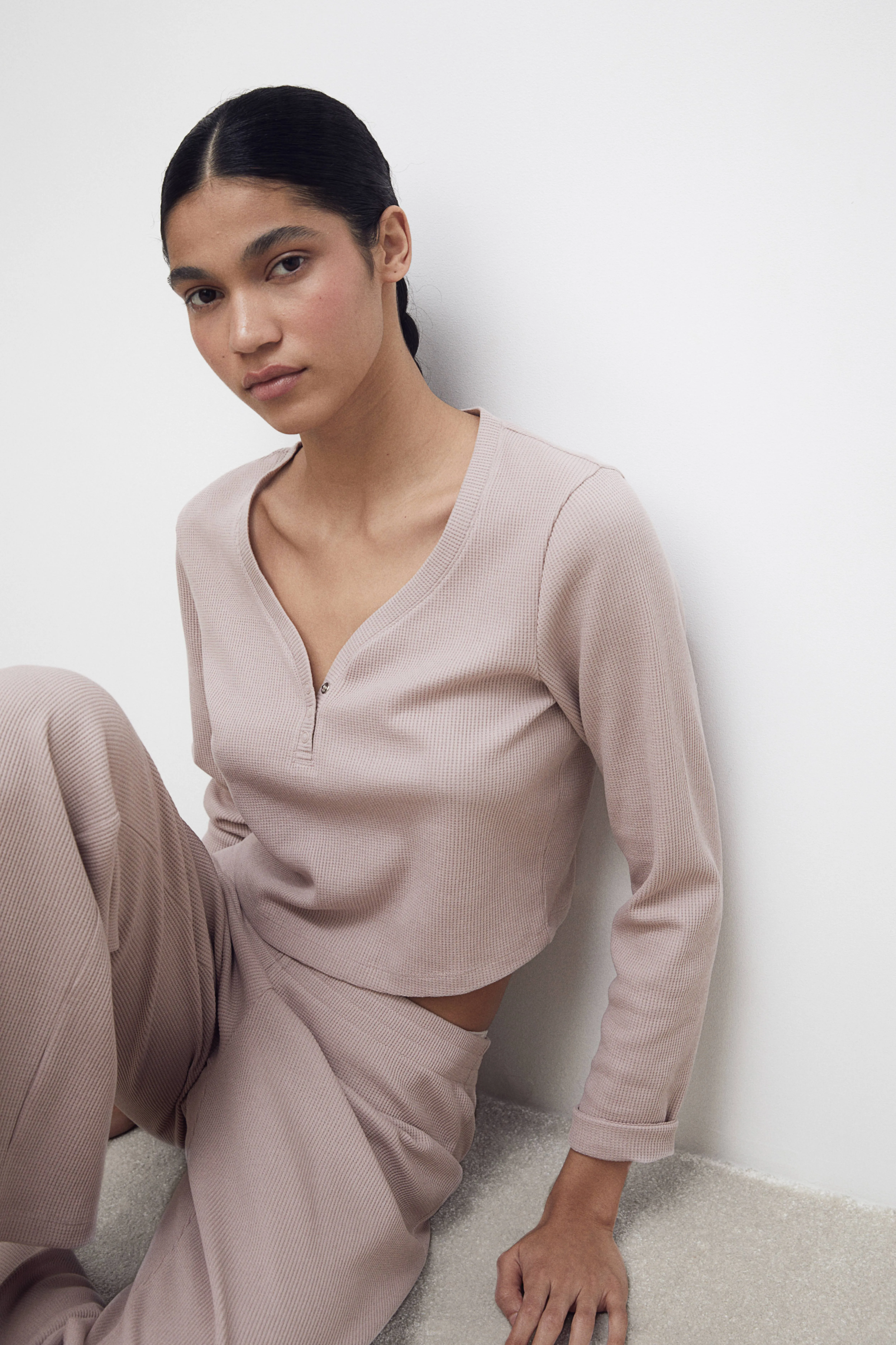 Waffled pyjamas - V-neck - Long sleeve - Dusty pink - Ladies | H&M GB